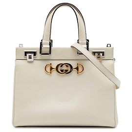 Gucci Zumi Top Handle Bag Small aus weißem genarbtem Kalbsleder