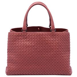 Bottega Veneta Milano Tote aus Nappa Intrecciato in Rot