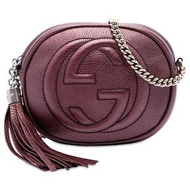 Bolso bandolera Mini Soho de piel de becerro granulada metalizada púrpura Gucci