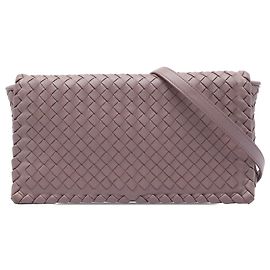 Bottega Veneta Nappa Intrecciato Umhängetasche mit Klappe in Rosa