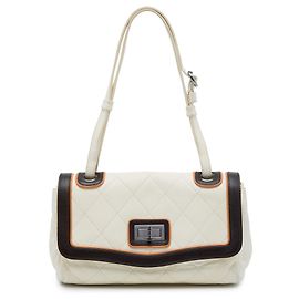 Borsa a tracolla Chanel Country Club Reissue 2.55 con patta in pelle di vitello matelassé tricolore bianca