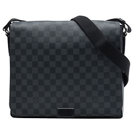 Borsa a tracolla Louis Vuitton District MM Damier Graphite Nera