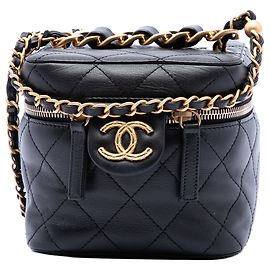 Petit vanity case Chanel en cuir de veau matelassé noir avec chaîne et sac satchel