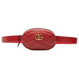 Bolsa de cintura Gucci GG Marmont em couro de bezerro matelassê vermelha