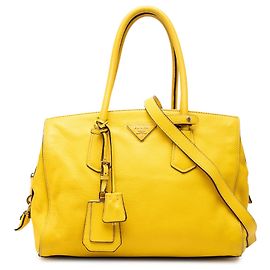 Bolso de mano Prada Vitello Daino con cremallera amarillo