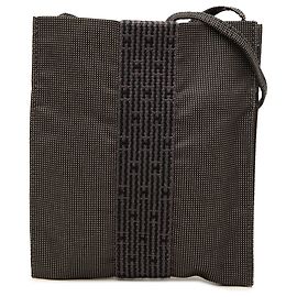Hermès Herline Pochette Crossbody Bag aus Canvas in Grau