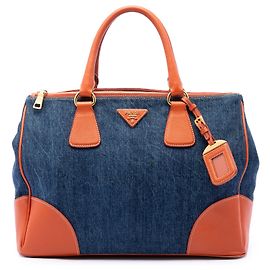Borsa a mano in denim blu Prada con rifiniture in Saffiano