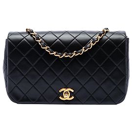 Bolso bandolera Chanel Medium Quilted Lambskin Full Flap negro