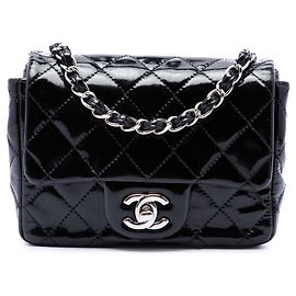 Borsa a tracolla Chanel Mini Square Classic in vernice nera con patta singola