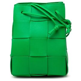 Bottega Veneta Small Nappa Maxi Intrecciato Cassette Bucket Bag Grün