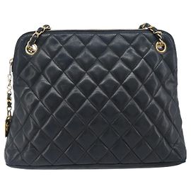 Chanel Bolso de hombro de piel acolchada