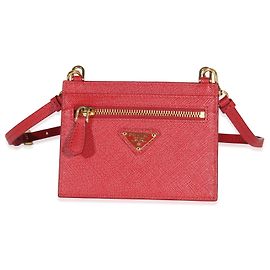 Porte-cartes Prada Red Saffiano avec triangle et bandoulière