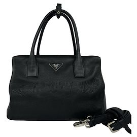 Prada Shopper-Tasche aus Vitello Daino Leder mit Dreiecks-Logo