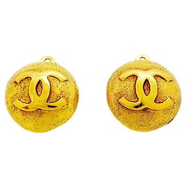 Pendientes de clip Chanel chapados en oro