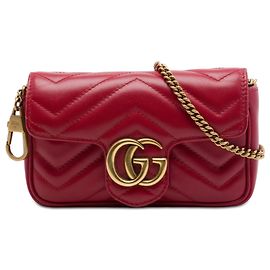 Borsa a tracolla Gucci Red Mini GG Marmont in pelle matelassé con patta