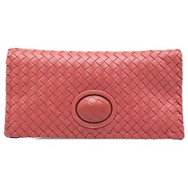 Clutch Bottega Veneta in Nappa Intrecciato rosa con chiusura a rotazione