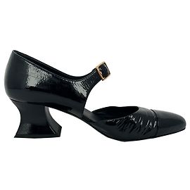 Sapatos Mary Jane Chanel de bico amendoado em couro patente preto