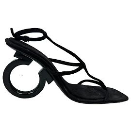 Salvatore Ferragamo Sandali con tacco Ferragamo Elina in camoscio di capra nero