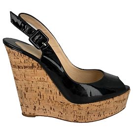 Christian Louboutin Une Plume Slingback Wedge en cuir verni noir