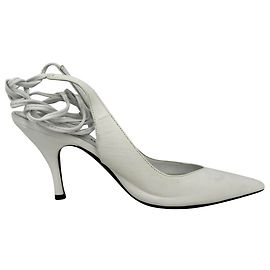 Zapatos de salón puntiagudos con lazada The Attico en piel blanca