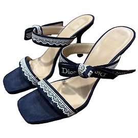 Autre Marque Dior Sandali con tacco in denim blu navy e pizzo