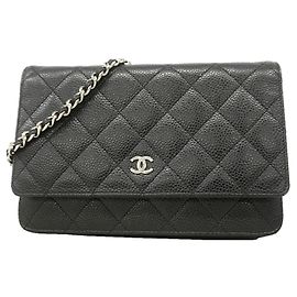 Portafoglio a spalla con catena Chanel Matelassé in Black