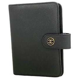 Capa de caderno em couro preto Chanel