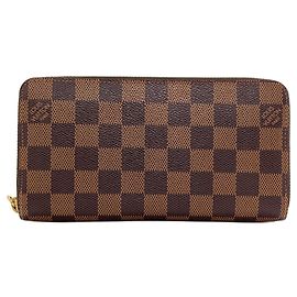 Louis Vuitton Zippy Wallet in Damier Canvas