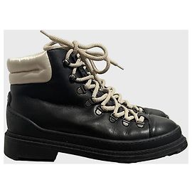 Botas de cano curto Chanel preto T.40