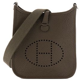 HERMÈS - Bolso de bandolera Evelyne 16 en piel clémence kaki