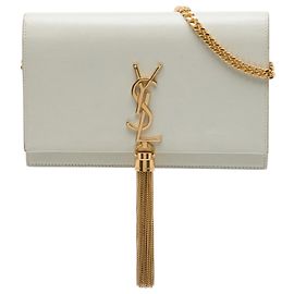 Autre Marque Borsa a tracolla con catena Monogram Kate con nappina Saint Laurent in pelle Grain de Poudre bianca