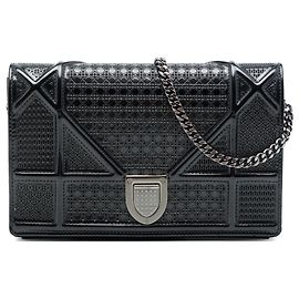 Autre Marque Borsa a tracolla Diorama Wallet on Chain in vernice metallizzata Microcannage nera Dior