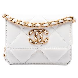 Portamonete Chanel 19 Flap in pelle d'agnello matelassé bianca con catena e borsa a tracolla