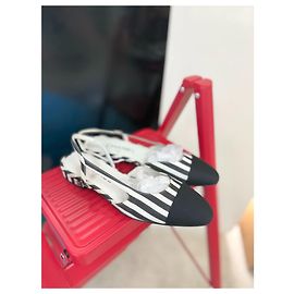 Chanel Sapatilhas Slingback Multicoloridas Listradas em Tecido 37