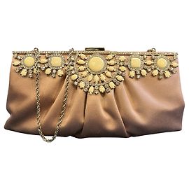 Clutch in raso Valentino rosa con ciondoli