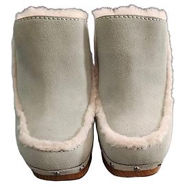 Tamancos UGG com forro de lã