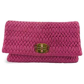 Clutch Miu Miu em couro Matelassé com cristais Medium