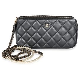 Chanel Metallic Quilted Lambskin Pearl CC Phone Holder mit Doppelreißverschluss und Kette