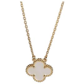 Van Cleef & Arpels Vintage Alhambra Anhänger aus Gelbgold und Perlmutt