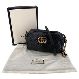 Gucci Borsa a tracolla Camera GG Marmont piccola in pelle matelassé nera
