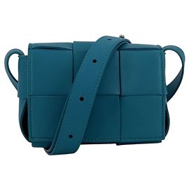 Bottega Veneta Mini Cassette Crossbody-Tasche aus Intrecciato Teal Leder