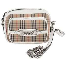 Bolsa de Ombro Burberry Nova Check em Couro e Lona