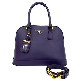 Bolsa Prada em couro Saffiano com logo triângulo