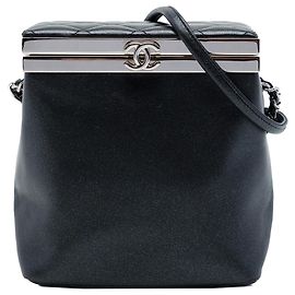 Chanel Black CC Vanity Case aus metallisiertem Kalbsleder