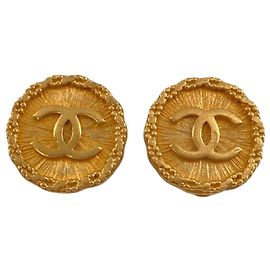 Pendientes de clip redondos Sunburst Chanel Gold CC chapados en oro
