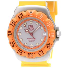 TAG HEUER Formula 1 Quartz Mid-Size Armbanduhr