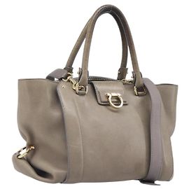 Salvatore Ferragamo Gancini Handtasche Leder 2way Grau Gold Auth LN143