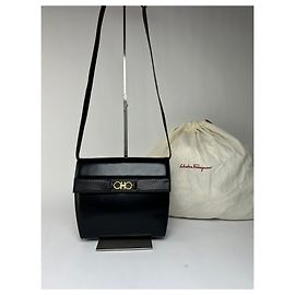 Vintage Salvatore Ferragamo Umhängetasche mit Klappe Ende der 1990er Jahre Schwarz
