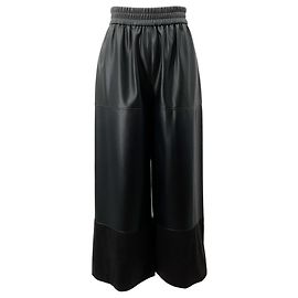 Alexis Cropped Wide Leg Hose aus schwarzem Kunstleder