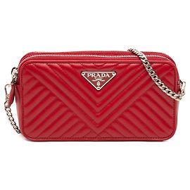 Prada Mini Soft Calf Impunture Diagramme Doppelreißverschluss-Tasche, rot